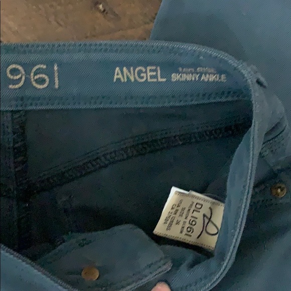 DL Jeans - Picture 4 of 5